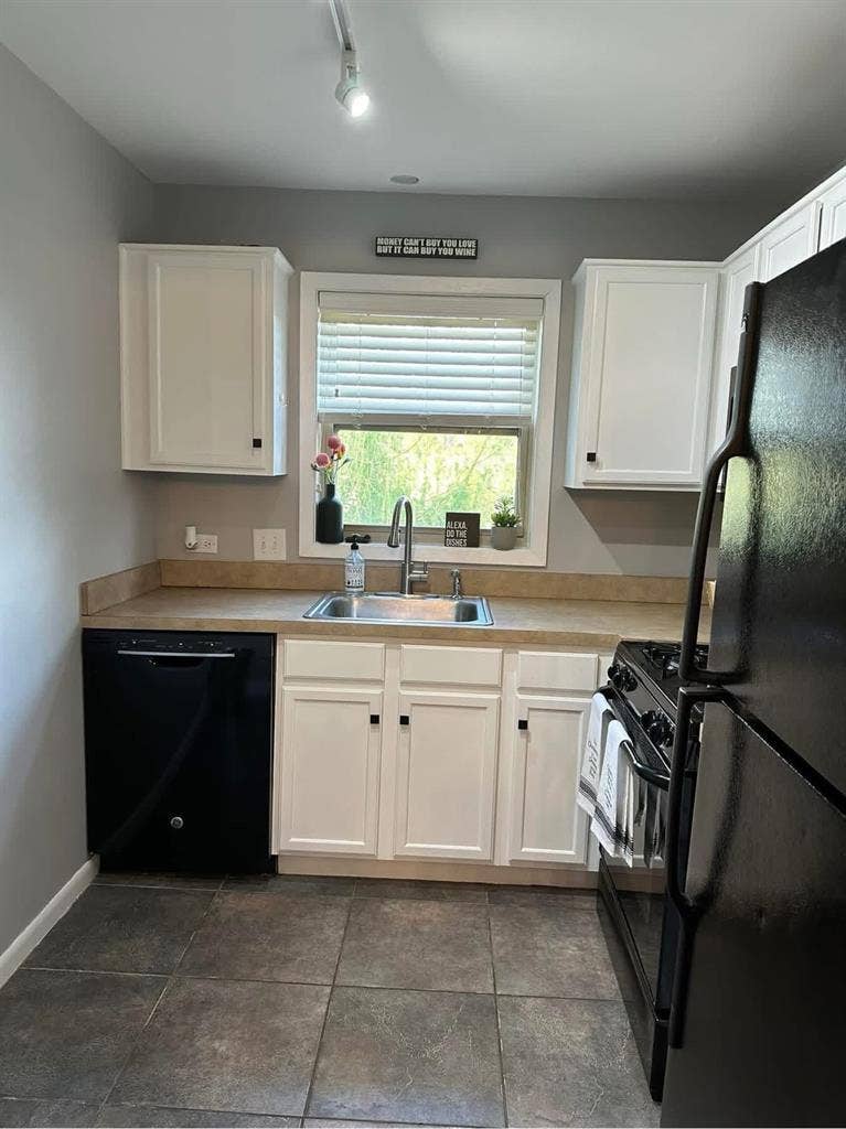 Looking for a female roommate