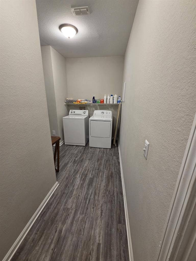 Roomate wanted 3 bedroom 2 bath