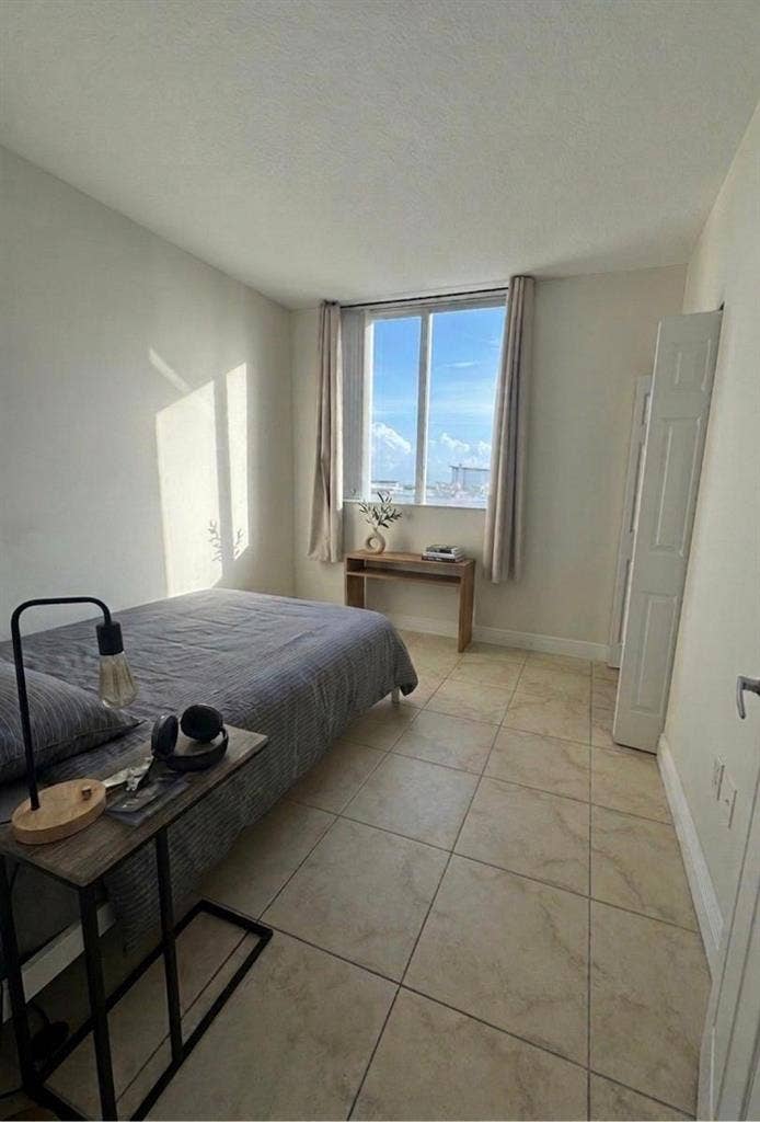 Renting room in The Roads
