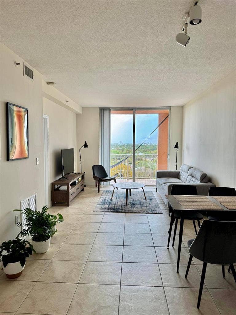 Renting room in The Roads
