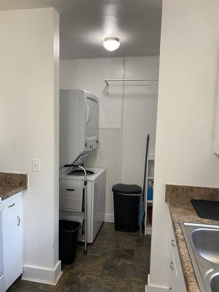 Looking For Roommates!