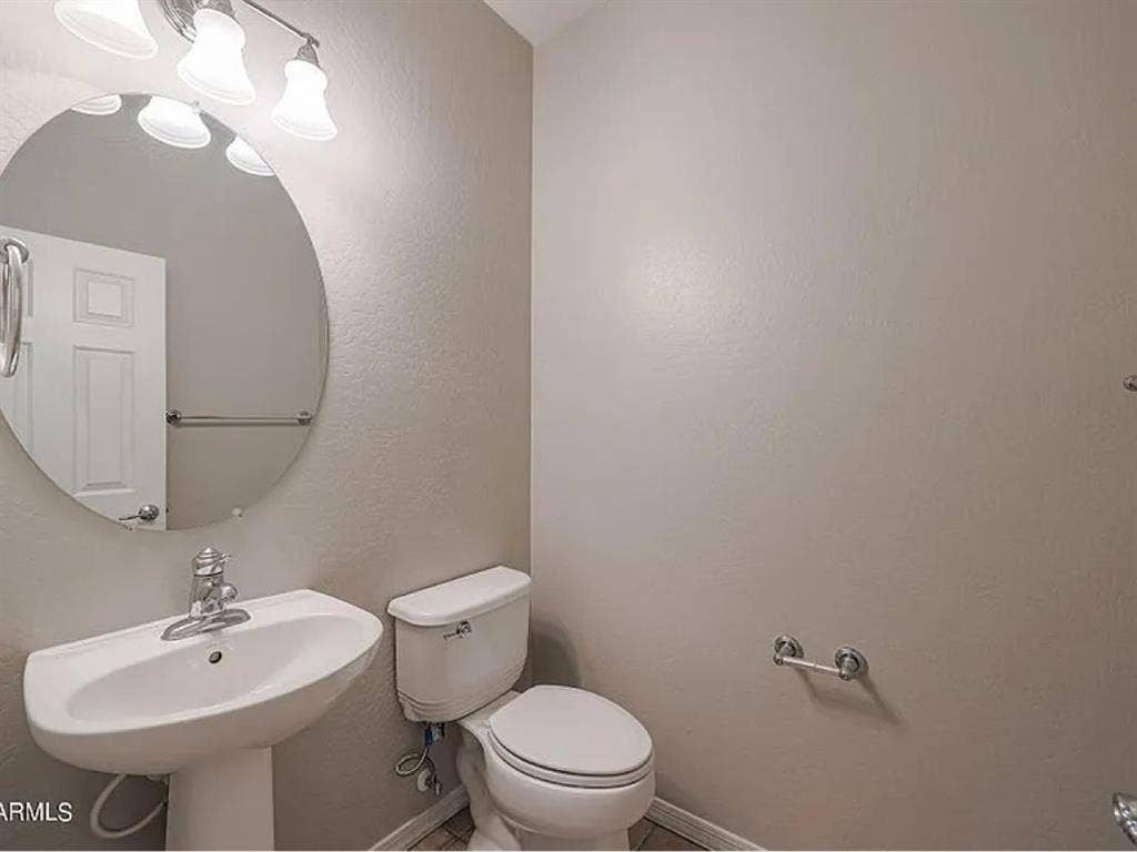 Looking for a female roommate