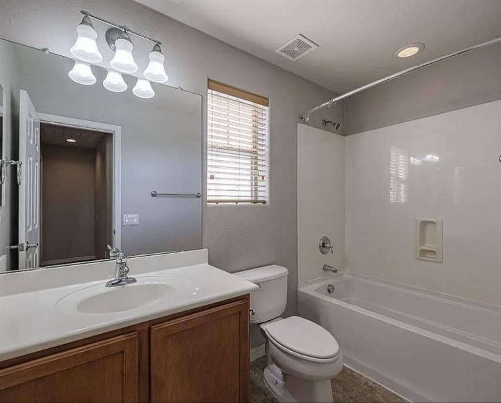 Looking for a female roommate