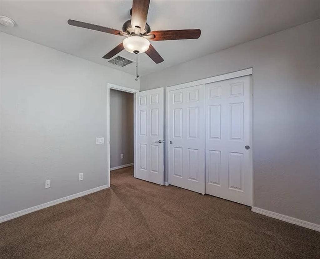 Looking for a female roommate