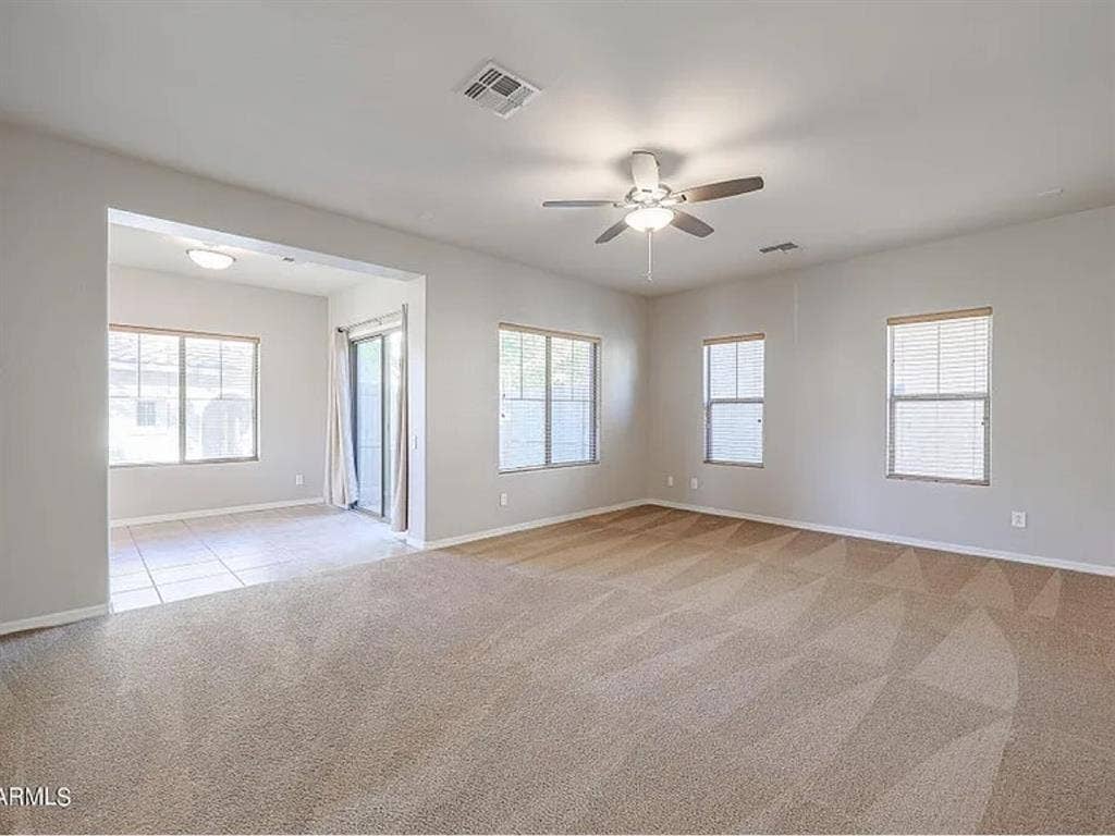 Looking for a female roommate