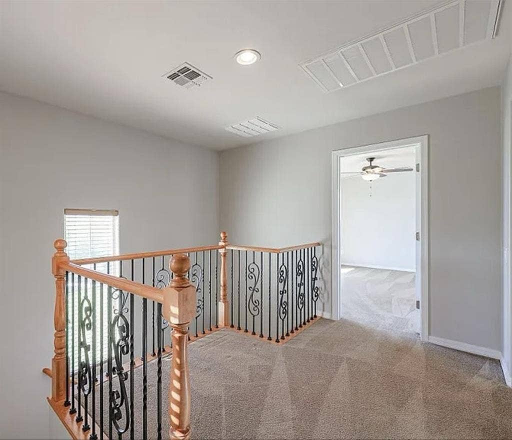 Looking for a female roommate