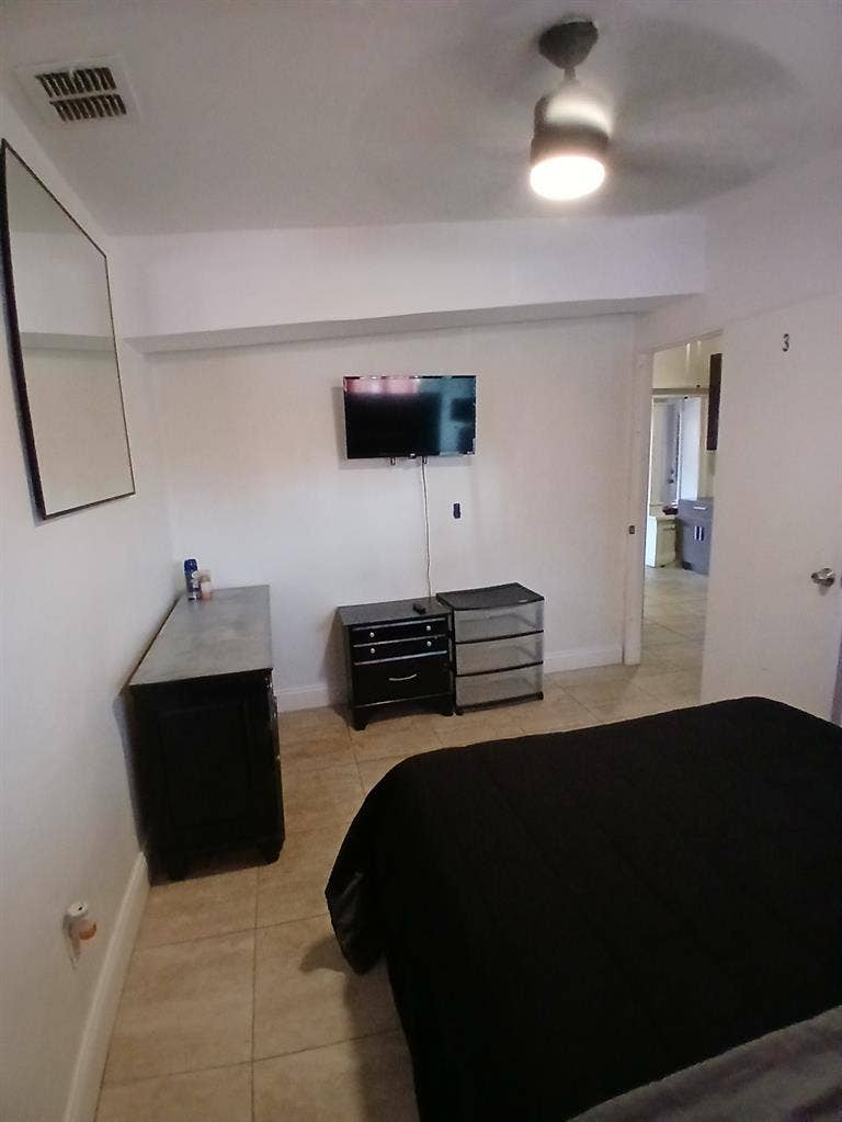 2 rooms available