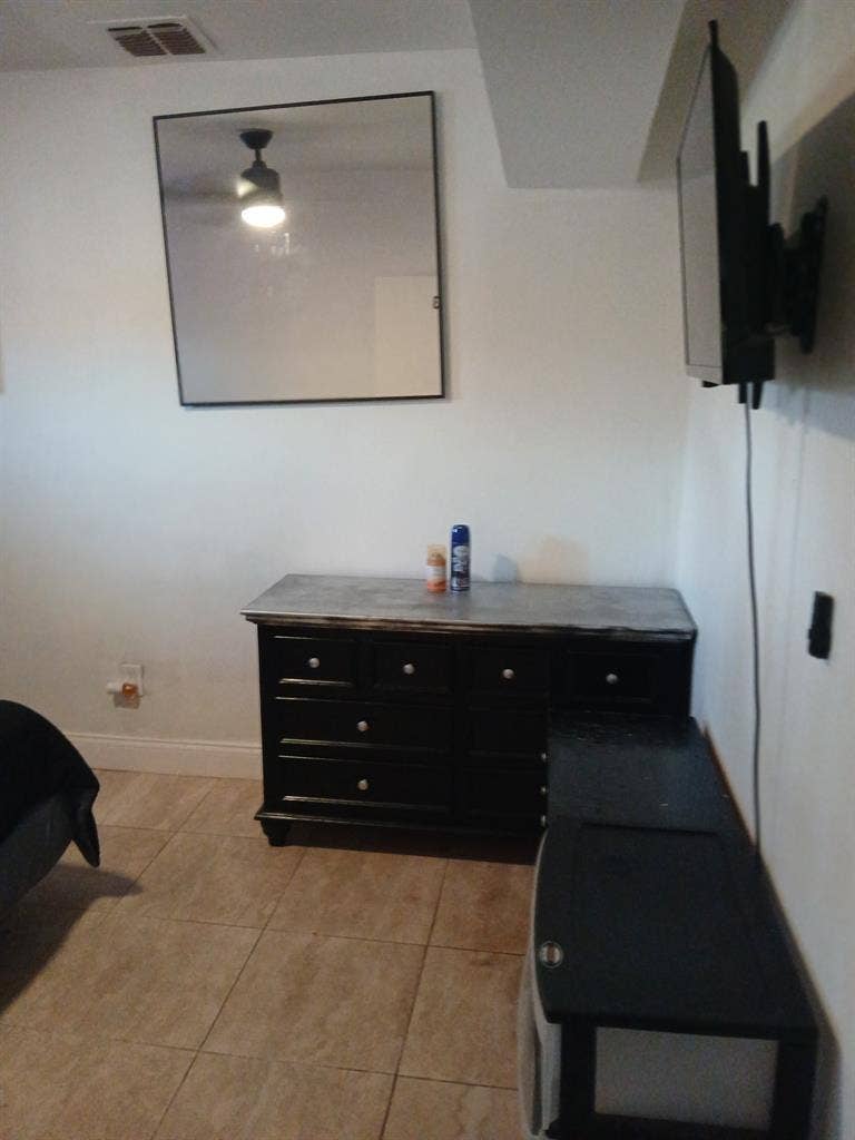 2 rooms available