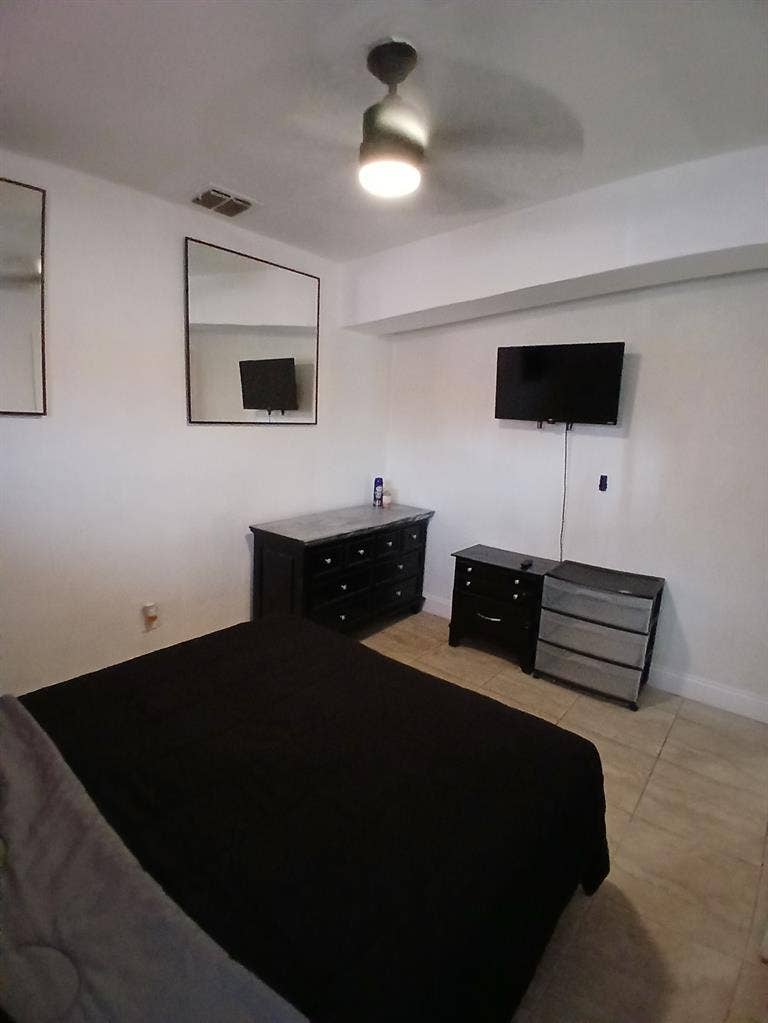 2 rooms available