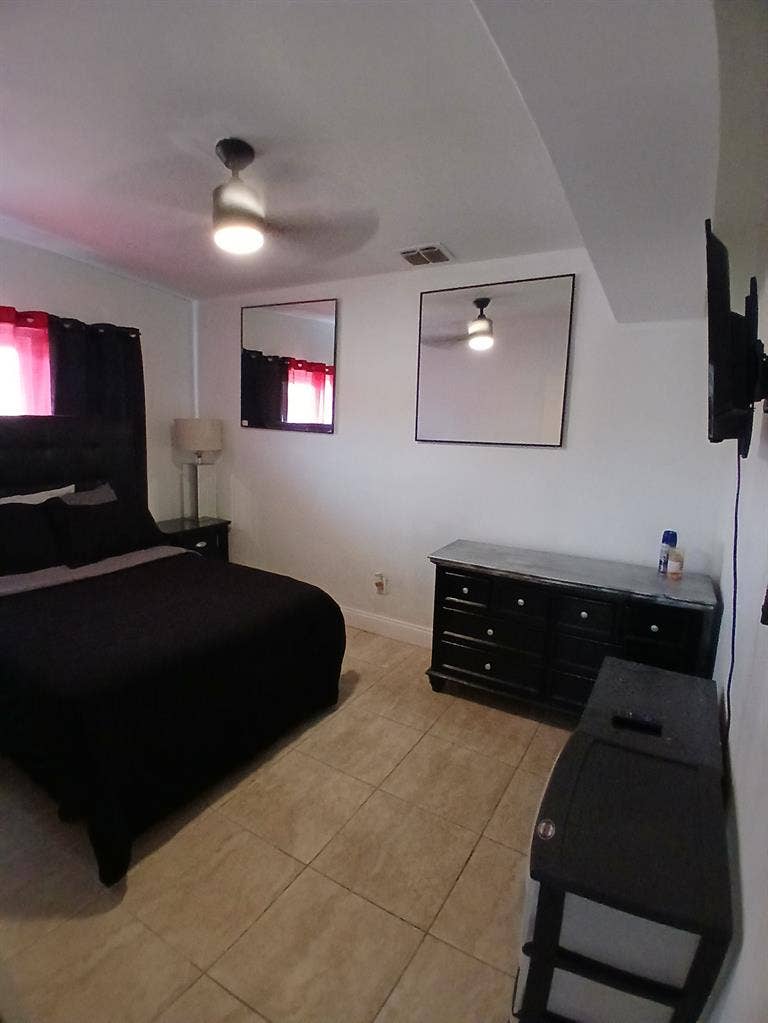 2 rooms available