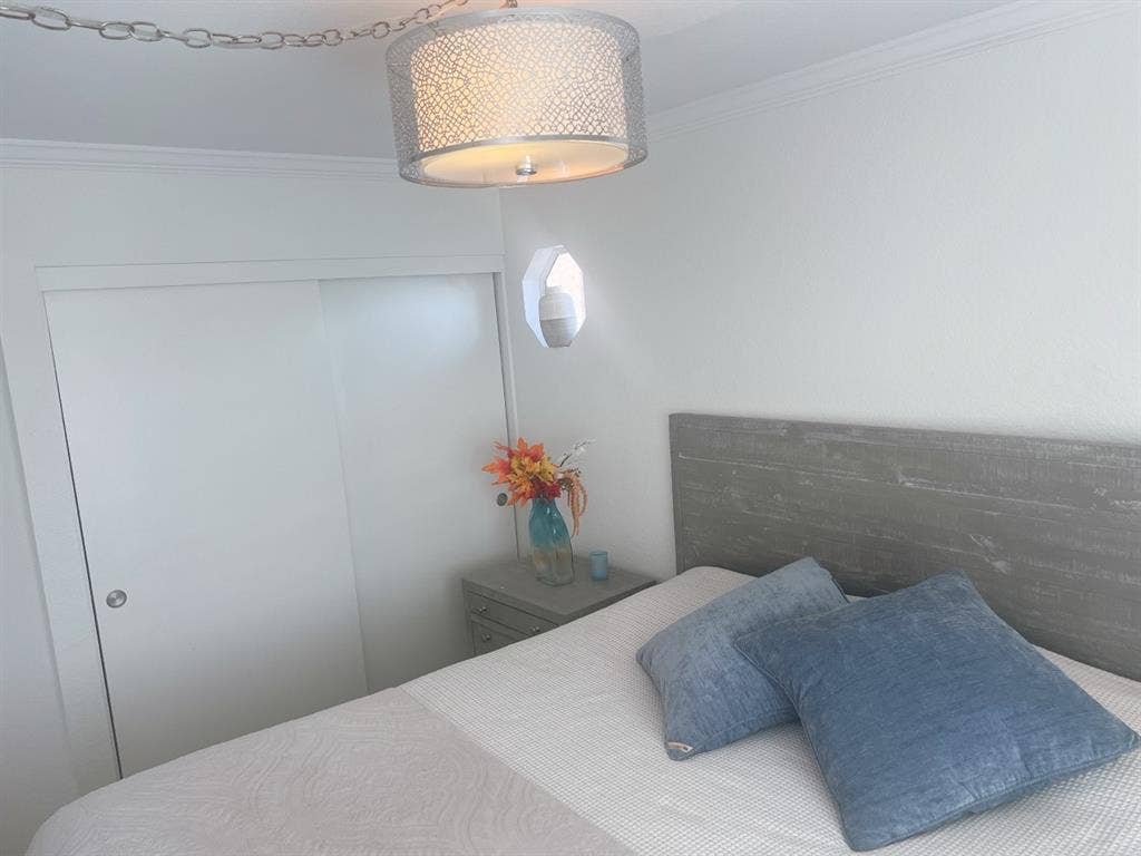 Cozy room in OC