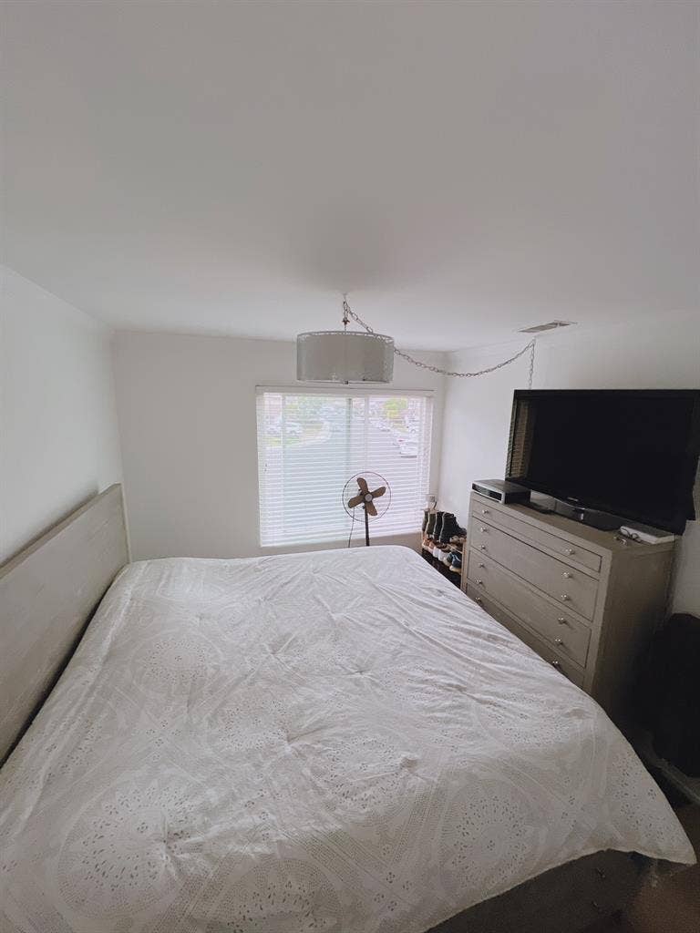 Cozy room in OC