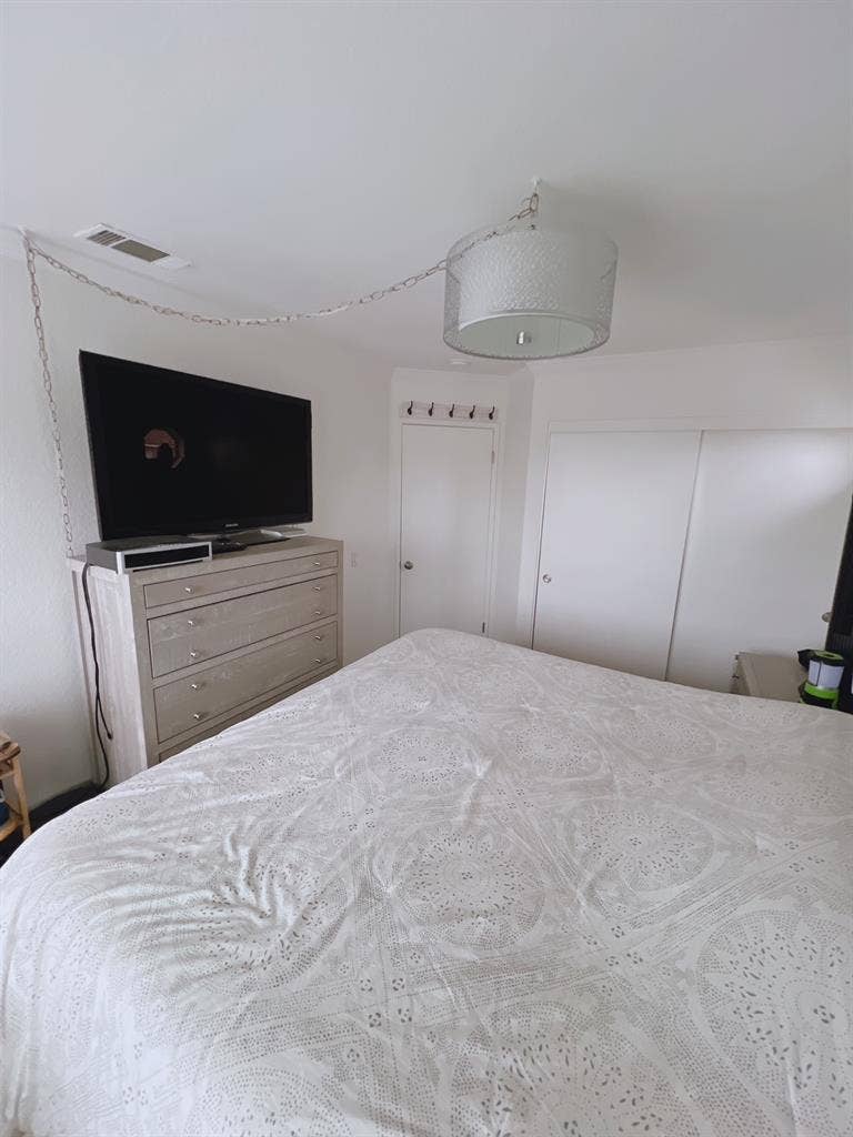 Cozy room in OC
