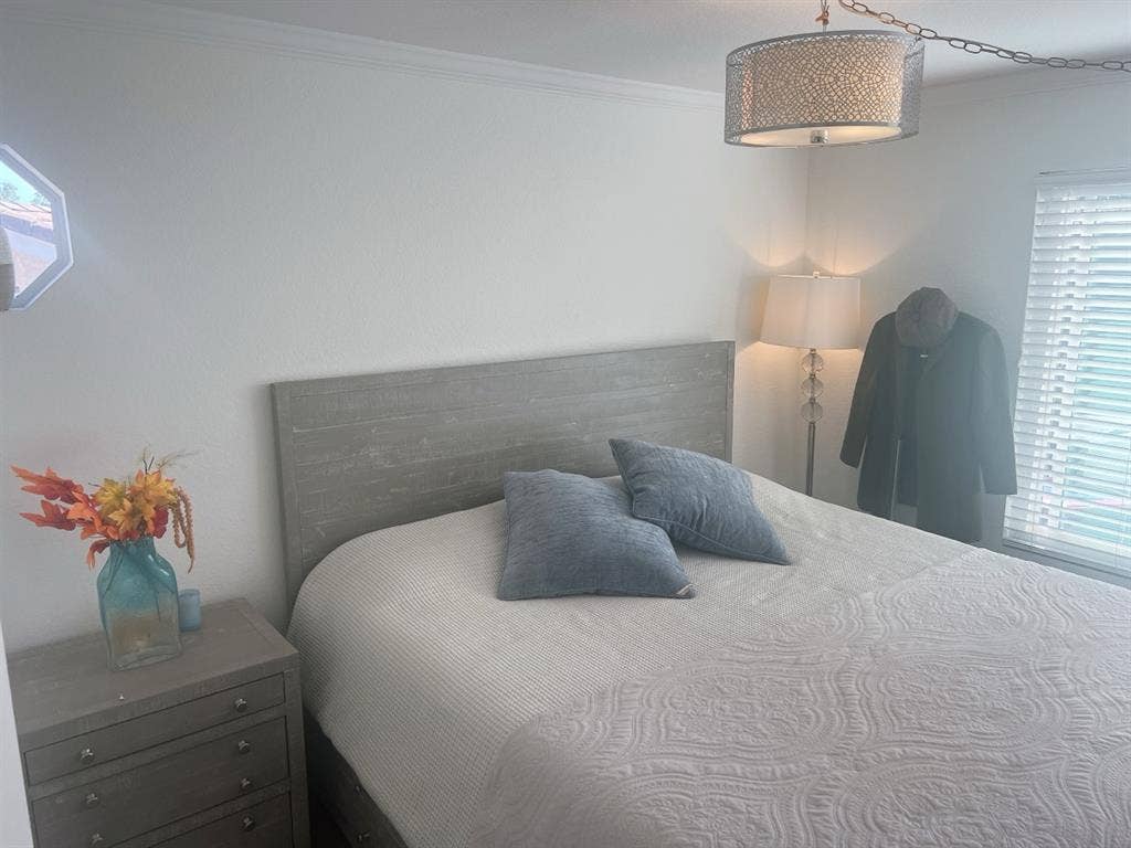 Cozy room in OC