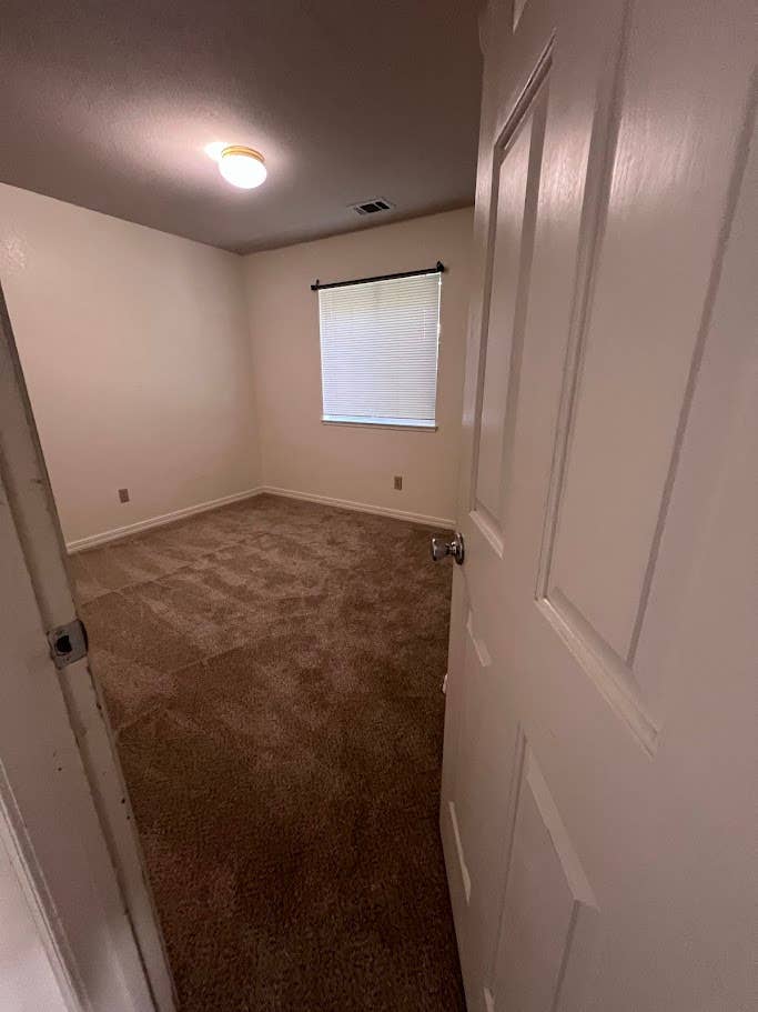 $1,199 - Nice BD/BA, garage parking
