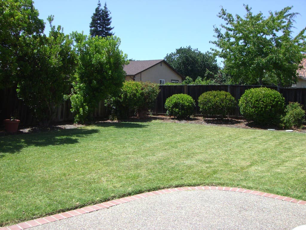 $1,199 - Nice BD/BA, garage parking