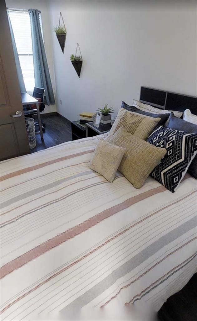 Sublet Block 75 ALBANY!