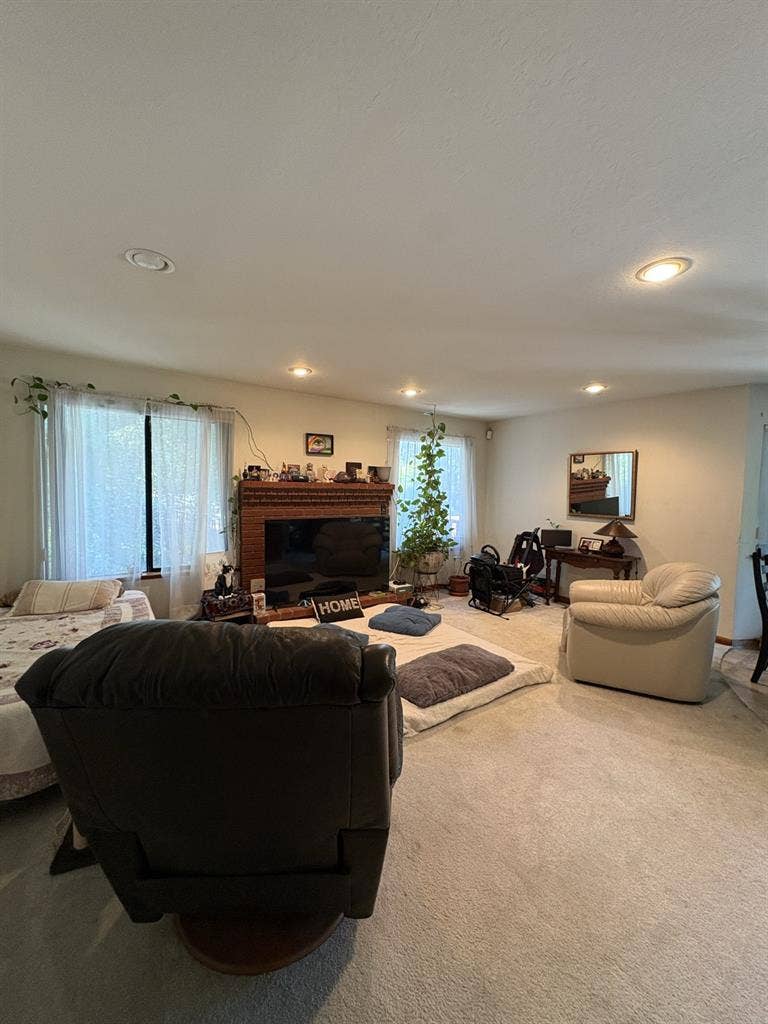Spacious Room W/Private Bathroom