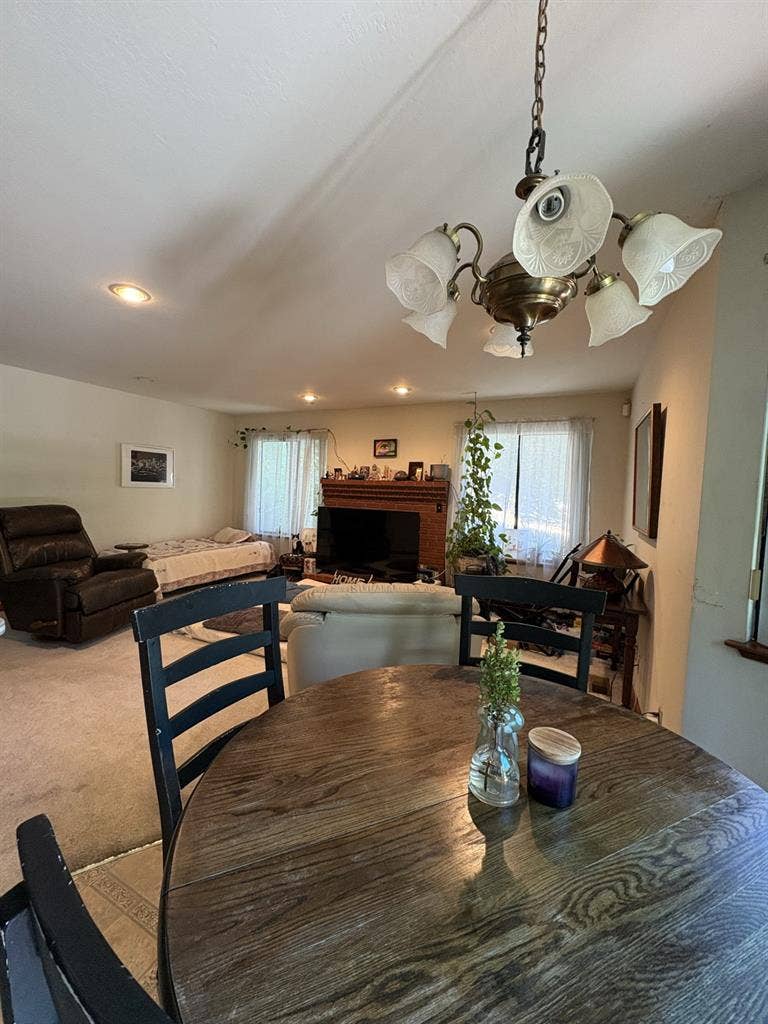 Spacious Room W/Private Bathroom