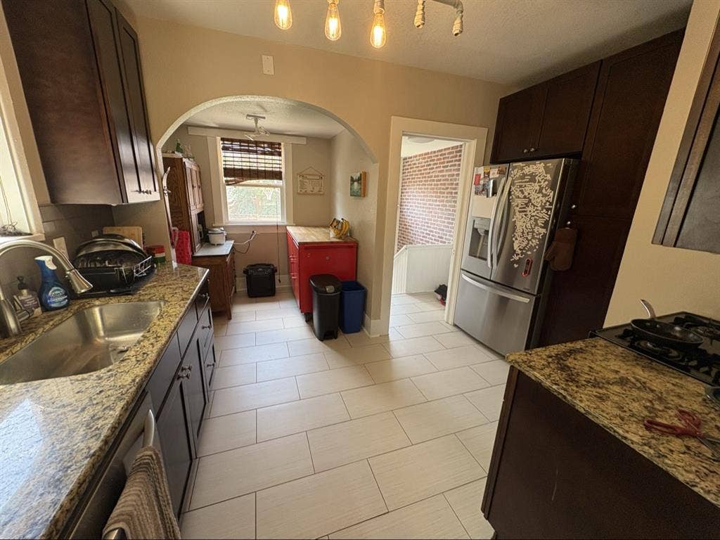 Fully furnished private room!