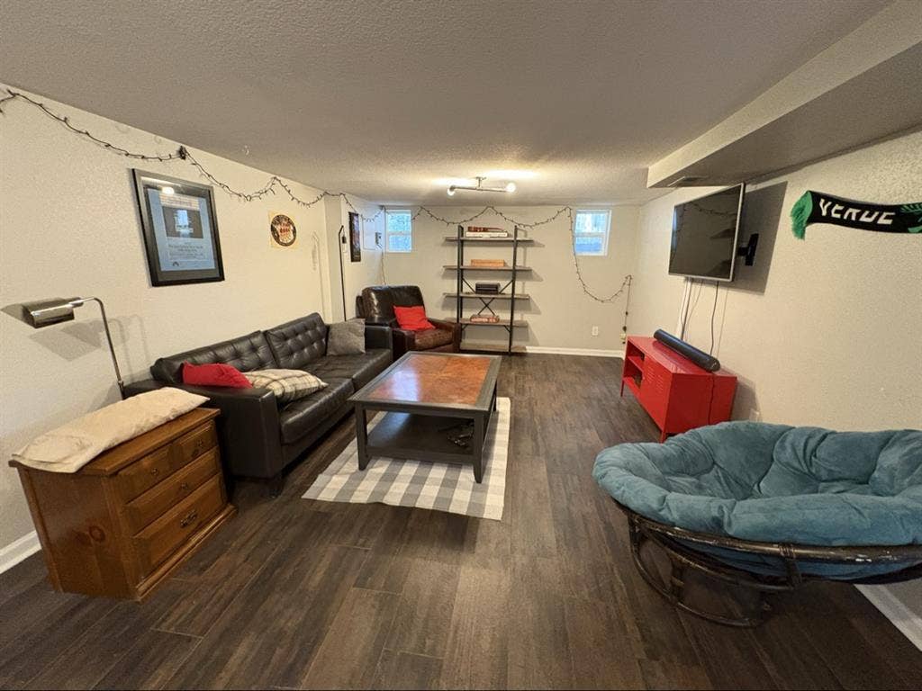 Fully furnished private room!