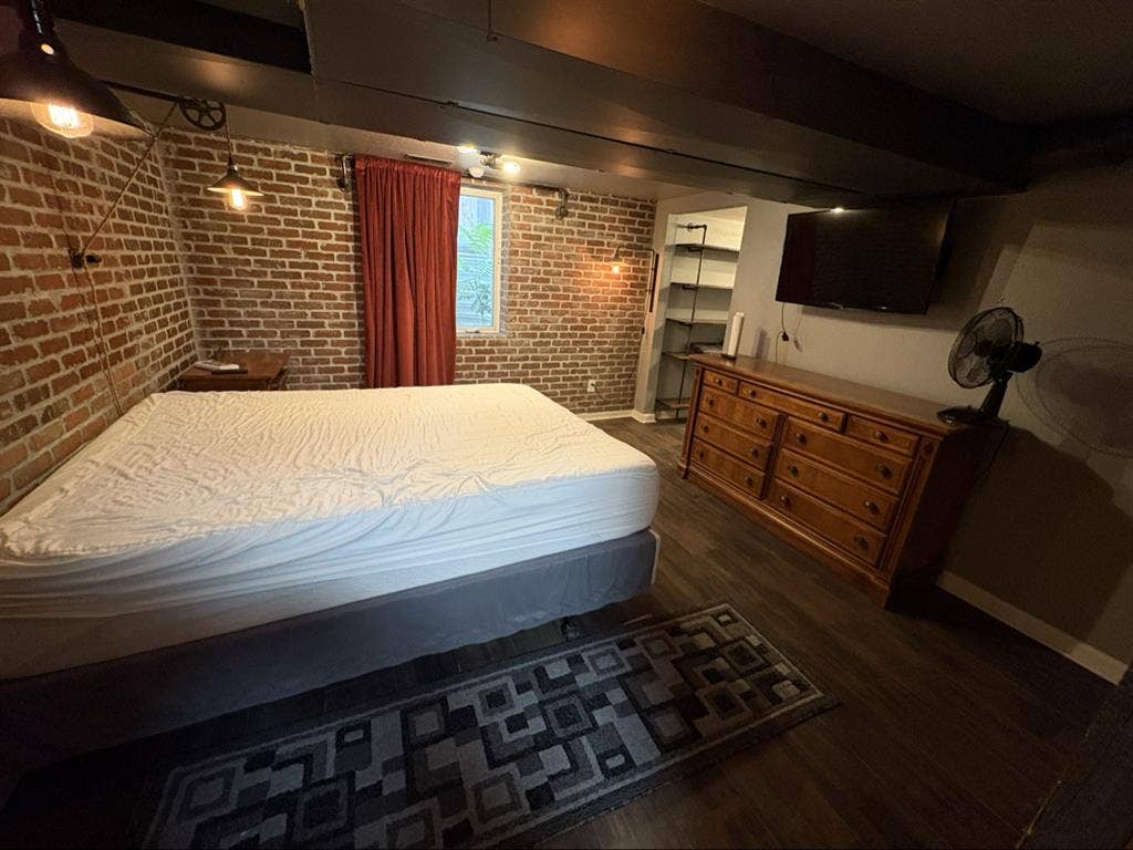Fully furnished private room!