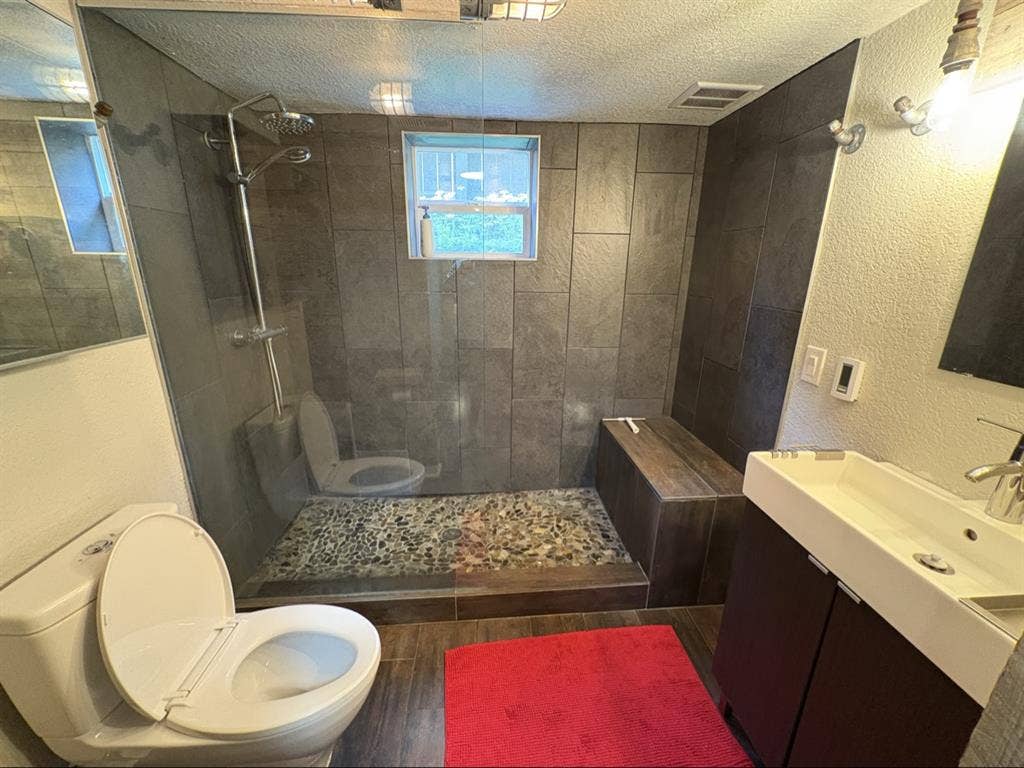 Fully furnished private room!