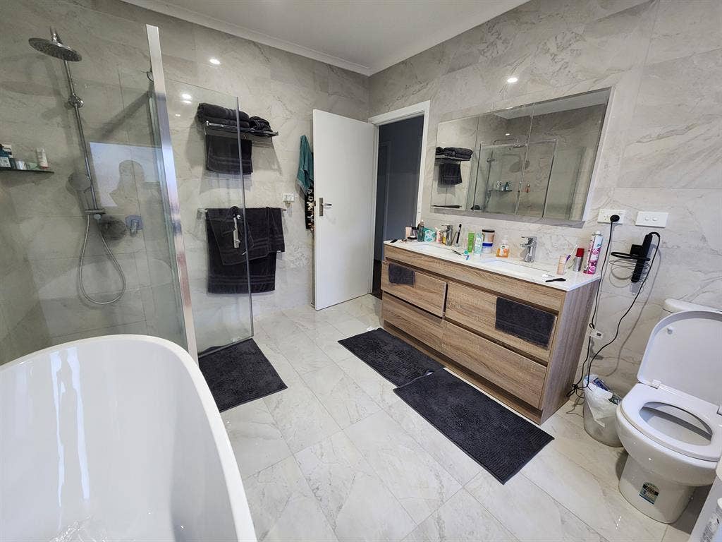 Room for female tenant in Blackburn