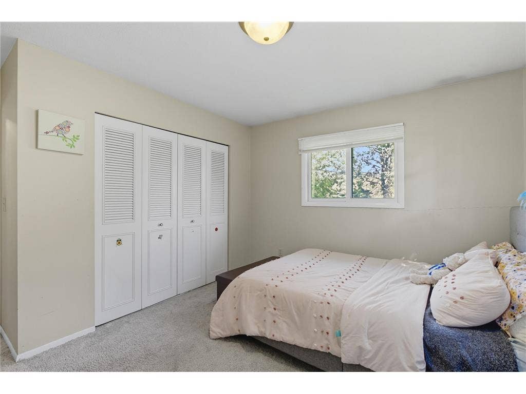 Upper level room