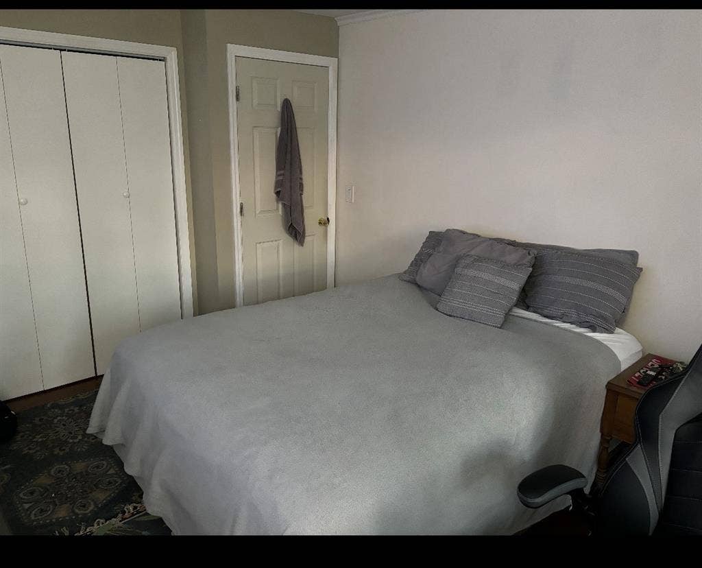 Rent a room for female