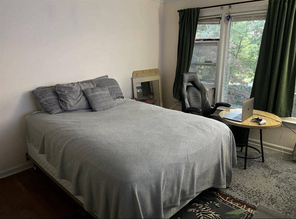Rent a room for female