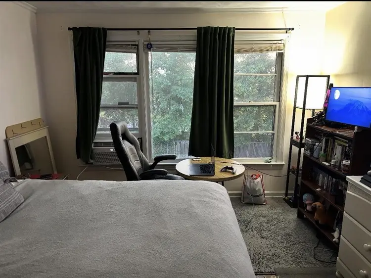 Rent a room for female
