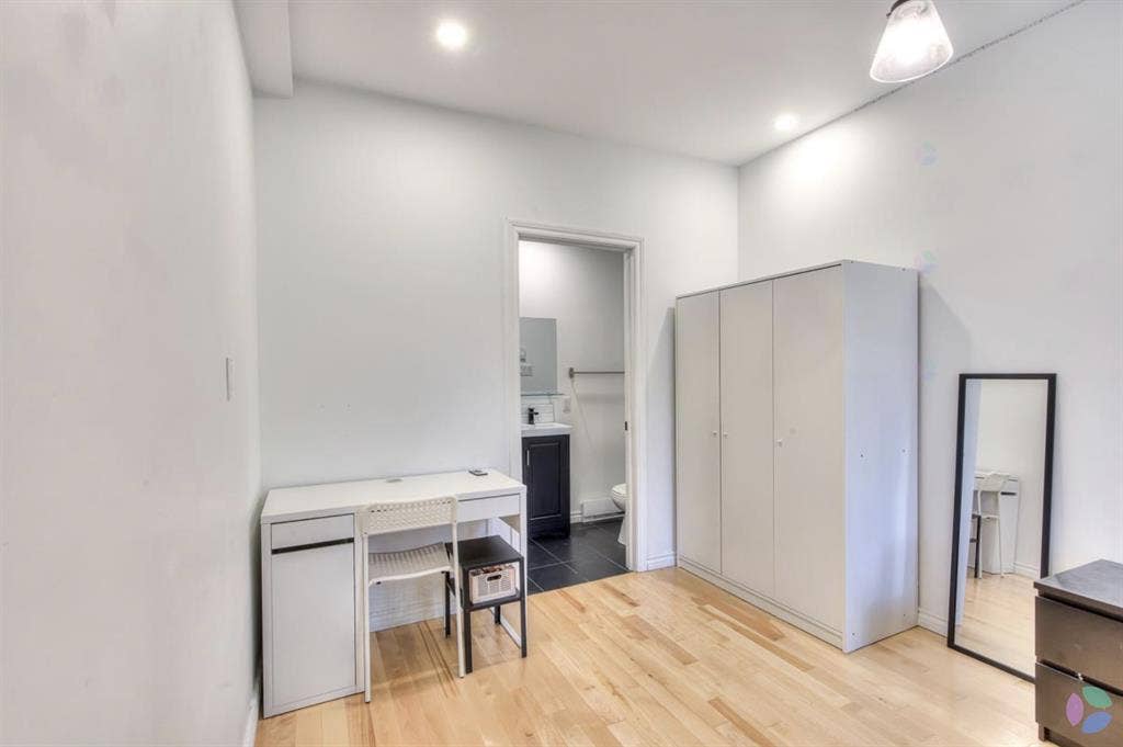 1 OR 2 BEDROOM summer sublet 