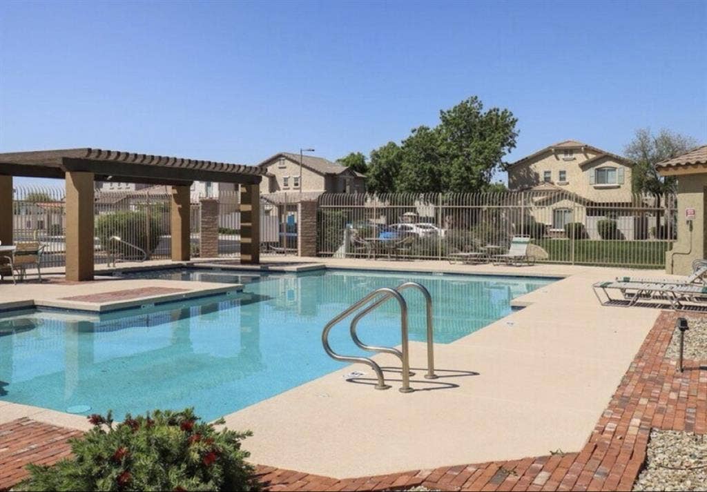 Gated community two rooms for rent!