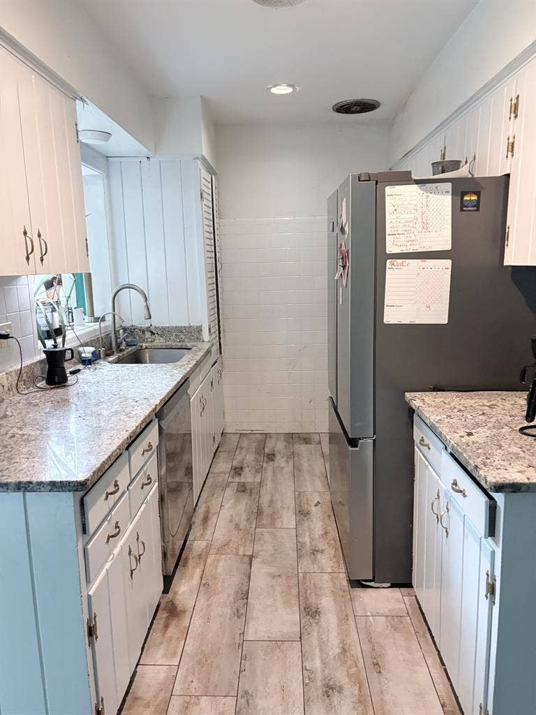 Private room in 3 bed 2 bath home