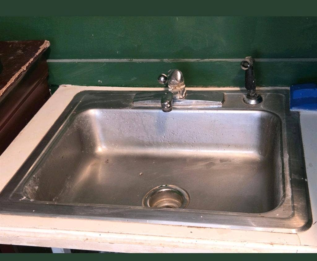 Small Room for Rent (Furnished)