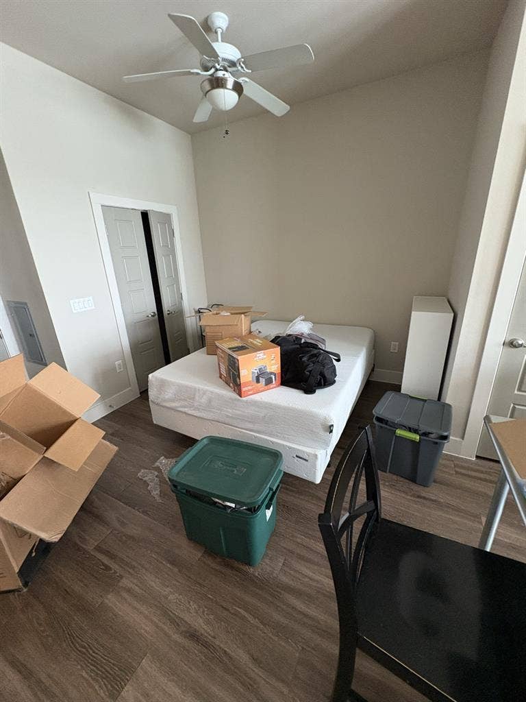Studio apartment in West End