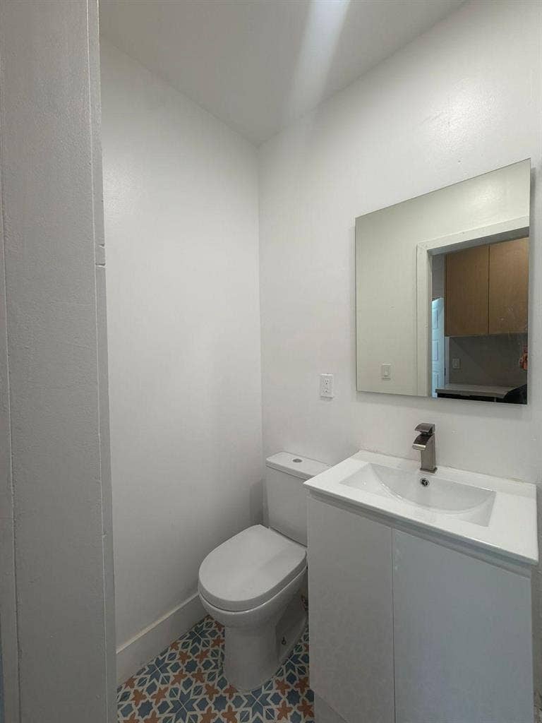 New Renovated Studio Apartment
