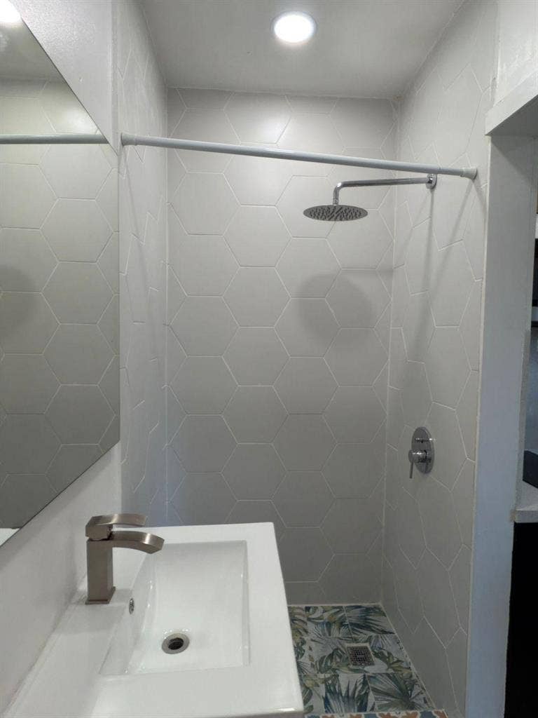 New Renovated Studio Apartment