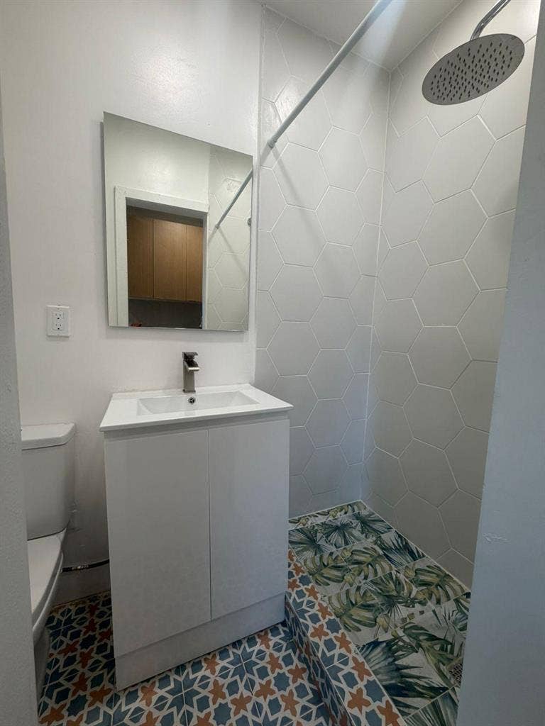 New Renovated Studio Apartment