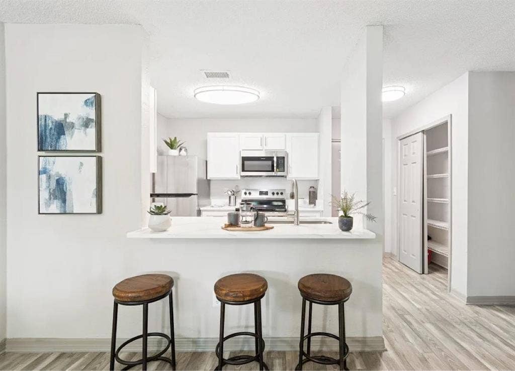 Fully Renovated 4x4 Lease Takeover
