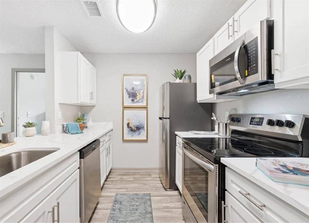 Fully Renovated 4x4 Lease Takeover