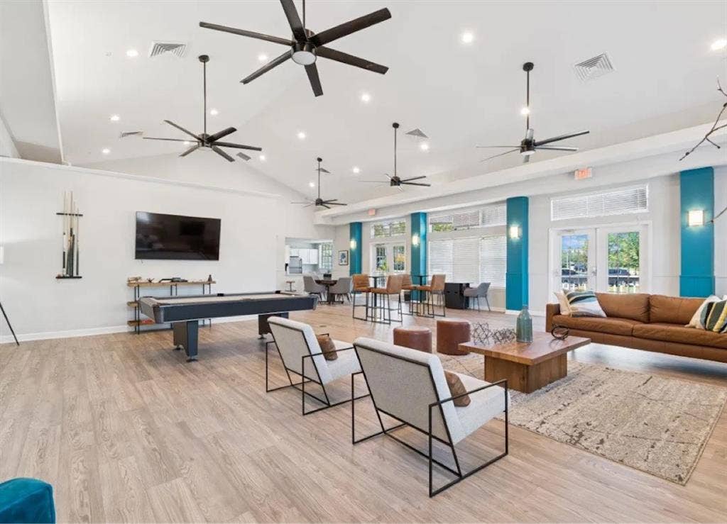 Fully Renovated 4x4 Lease Takeover