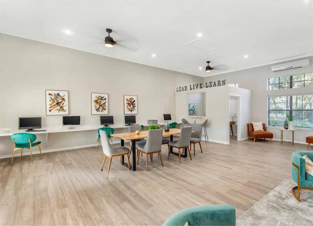 Fully Renovated 4x4 Lease Takeover
