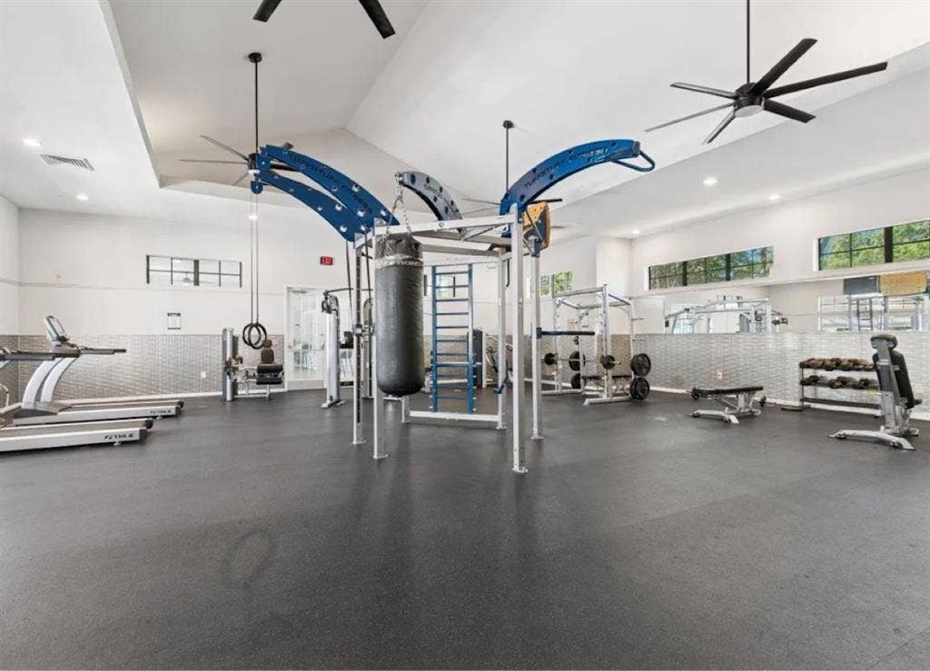 Fully Renovated 4x4 Lease Takeover