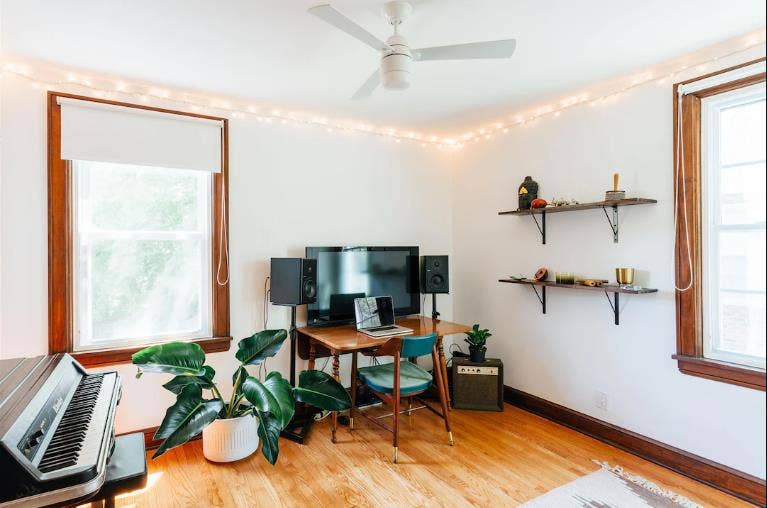 Re: Private room for rent.