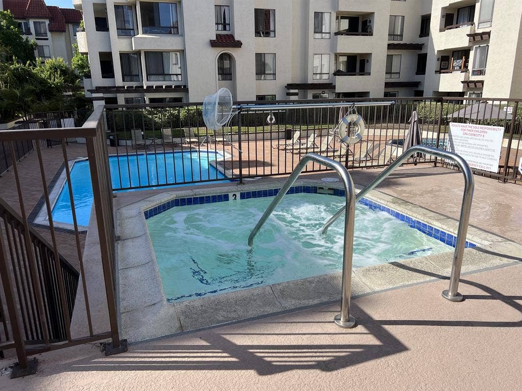 Private Master+Bath+Parking+Util