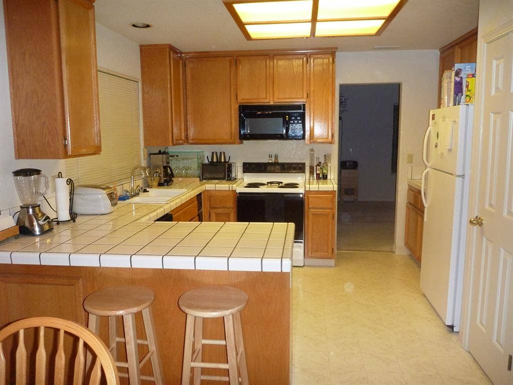 Bedroom, Private Bathroom & Garage