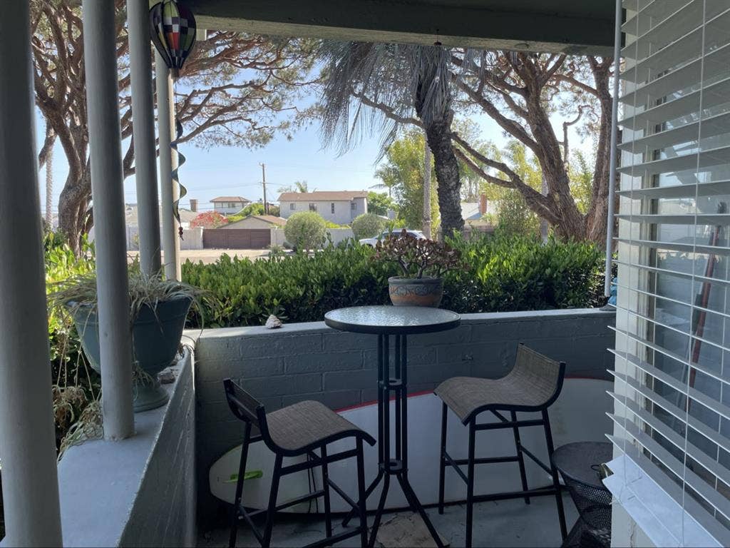 1 Bedroom in a 2 bedroom / 1 bath