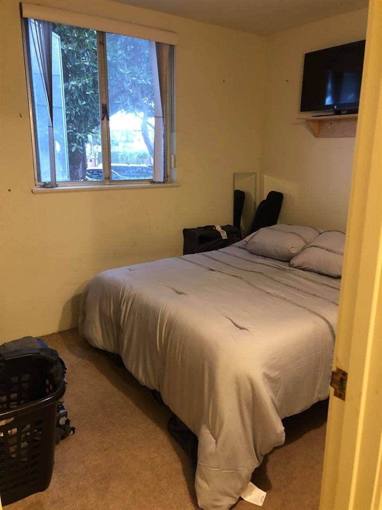 1 Bedroom in a 2 bedroom / 1 bath